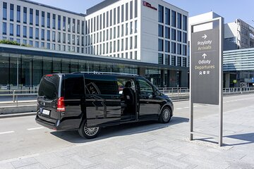 Krakow: Private Airport Transfer