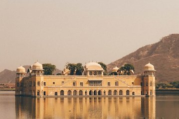 Private overnight tour of jaipur with car and driver