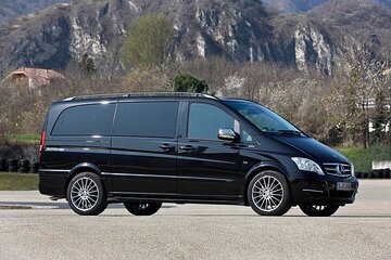 Private Luxury Transfer from Athens Airport to Pylos