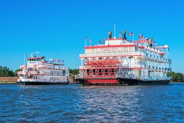 2-Hour Savannah Riverboat Dinner Cruise with Onboard Entertainment