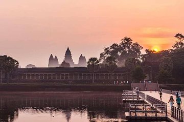 Fabulous Sunrise Small Group of Angkor Wat Private Tour