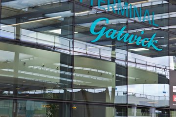 Private Arrival Airport Transfer: Gatwick Airport to Southampton Cruise Terminal