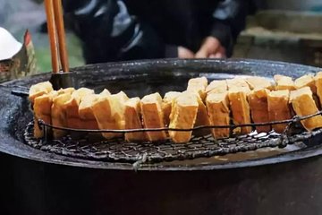 Night Market & Street Food Tour in Shanghai