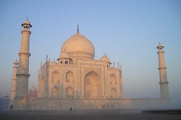 Private tajmahal day tour From delhi and shopping of handicraft at agra