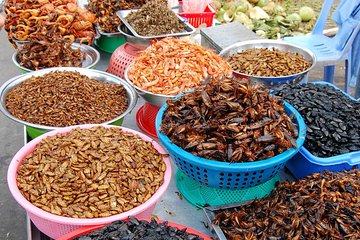 Siem Reap Evening Street foods, Night Market and Pub Street by Tuk Tuk