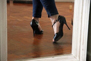 Small Group Tango Class with Cocktails & Empanadas Making in Buenos Aires
