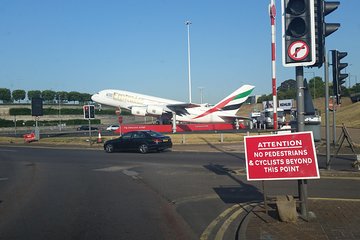 Private Transfer: Heathrow to Southampton Cruise Terminal Stopover at Stonehenge