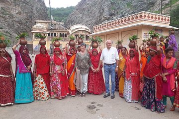 Maharajas & Sadhus - Rajasthan, Agra & Varanasi (All Inclusive Tour)